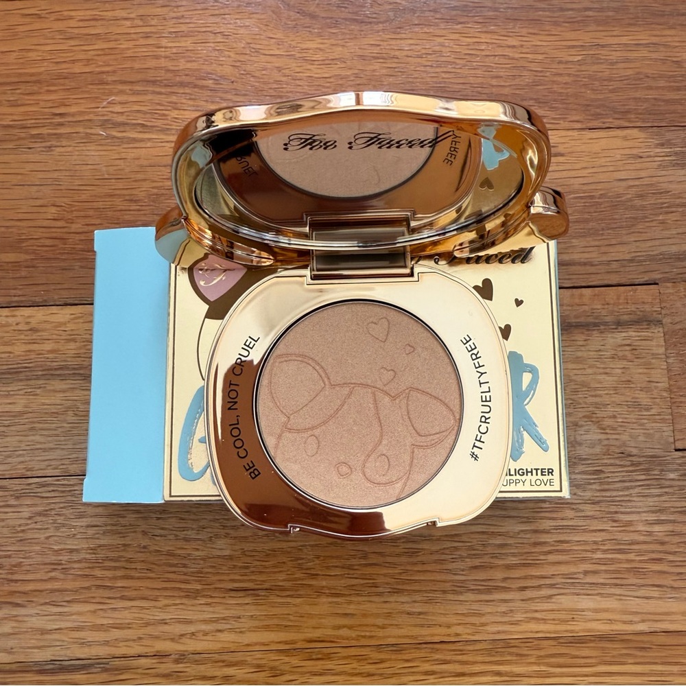 NWT Too Faced Glowover Highlight